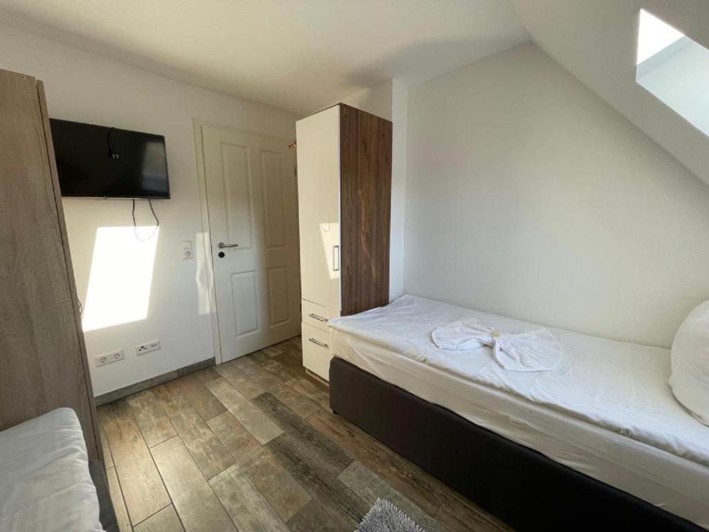 Hotel Gruener Baum Schömberg Esterno foto